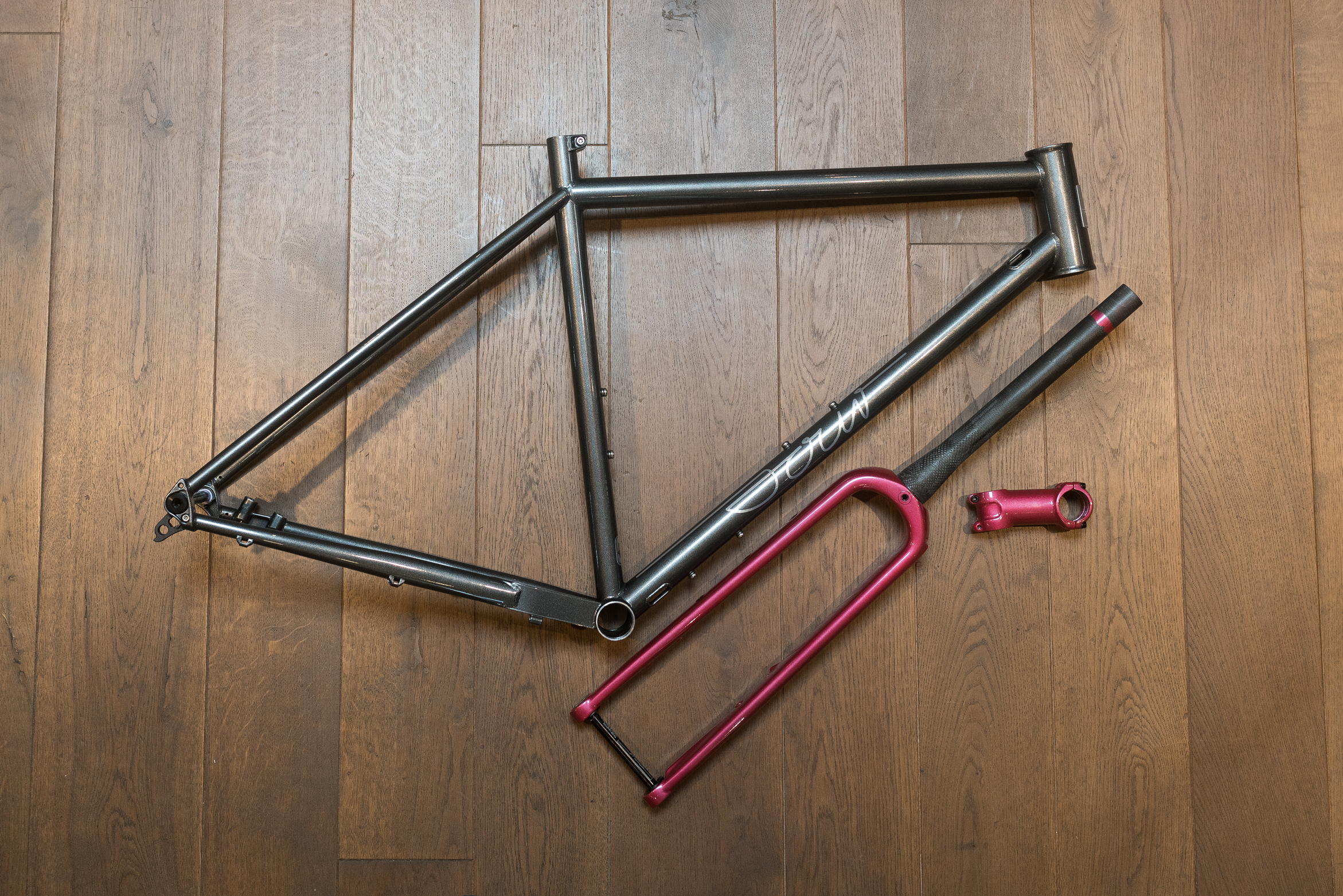 Sour Bicycles Stahlrahmen mit Carbongabel in Custom-Farbe